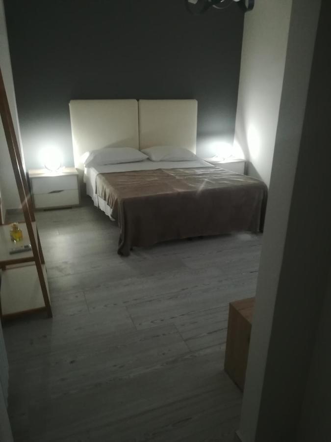 Home Mazzei Piazza Bilotti Cosenza Habitación foto