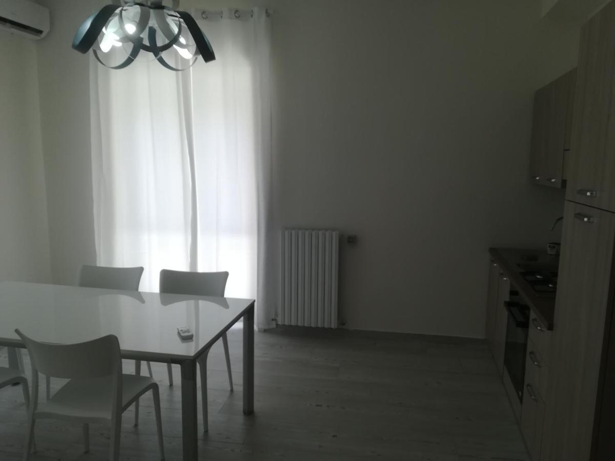 Home Mazzei Piazza Bilotti Cosenza Habitación foto