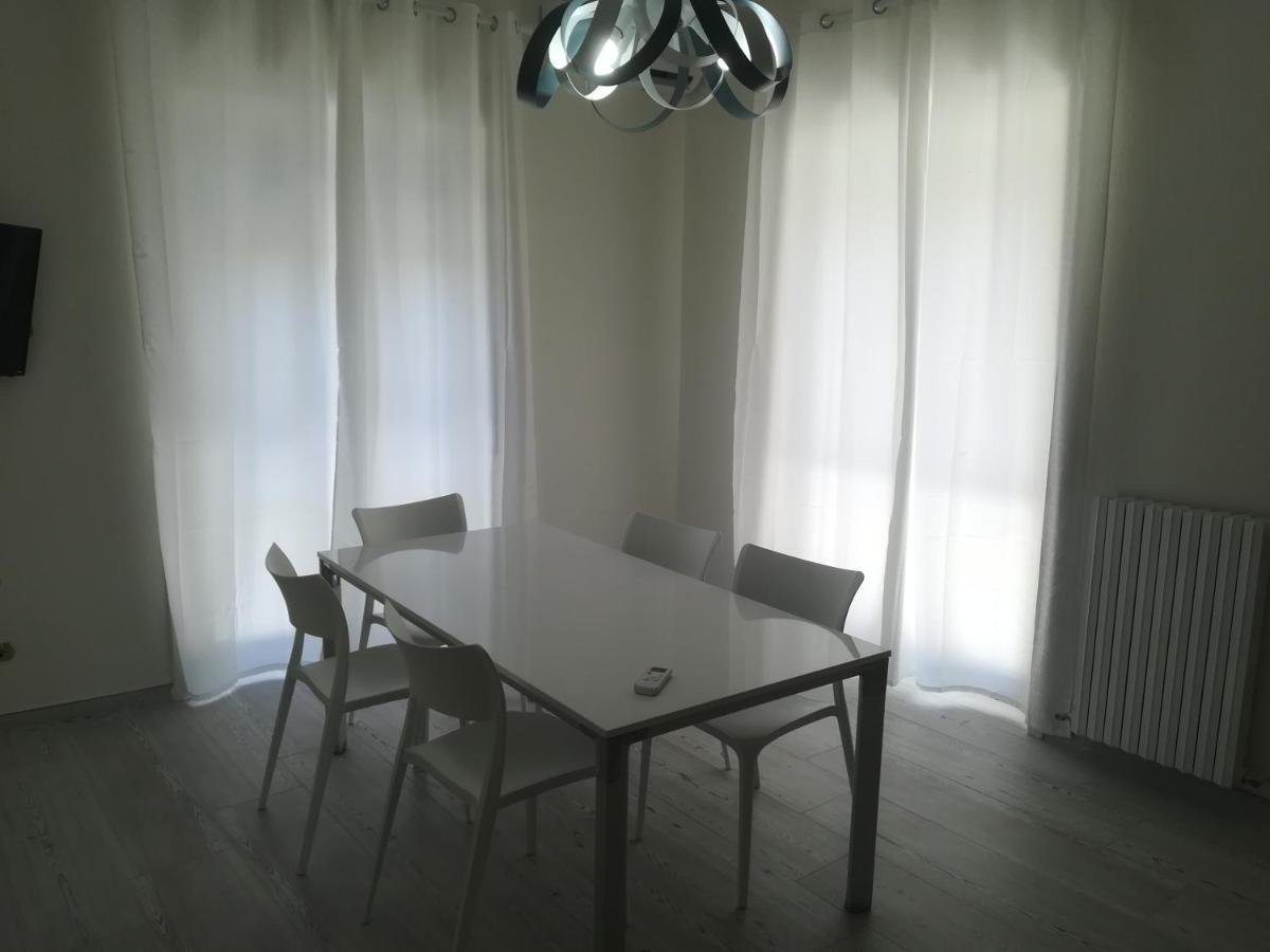 Home Mazzei Piazza Bilotti Cosenza Habitación foto